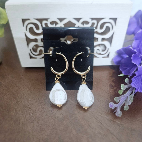 Artisan Natural Freshwater Pearl Gold Filled Earrings - Picture 1 of 3